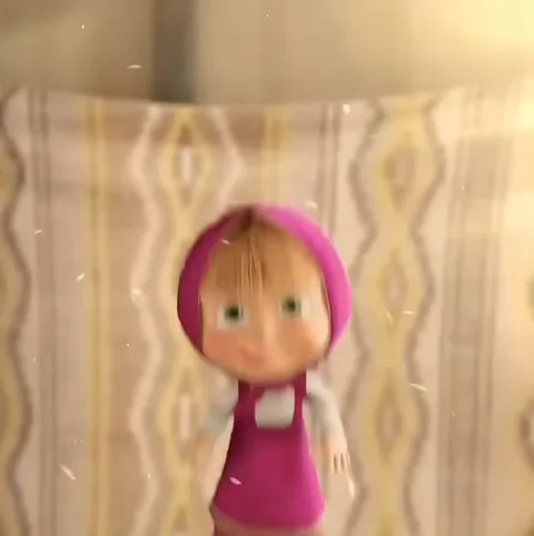 3D-анимация девочки в розовой одежде, которая крутится на месте среди летящих искр.