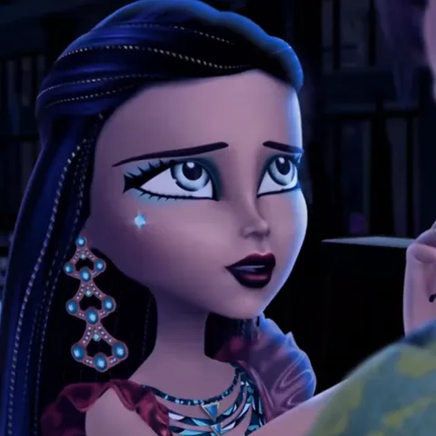 Анимация персонажа Клео де Нил из Monster High. Она моргает, удивлённо раскрывает рот и смотрит на собеседника.