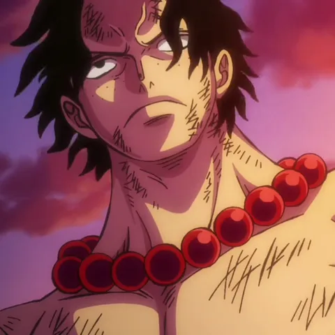 Анимация персонажа из аниме One Piece, Portgas D. Ace, с красными бусами и шрамами на лице, который хмуро смотрит в сторону на фоне заката.