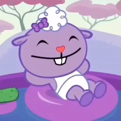 Анимация милого существа из мультика Happy Tree Friends, которое улыбается и плавает в бассейне.
