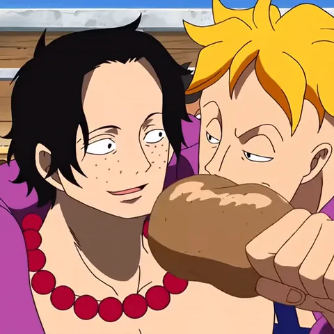 Анимация персонажа Эса из аниме One Piece, который быстро и жадно ест большой кусок мяса.