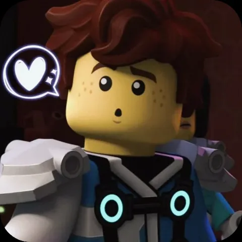 Анимация персонажа Джея из LEGO Ninjago в футуристическом костюме. Он слегка покачивается и моргает, выражая симпатию, рядом с его головой находится светящаяся иконка в виде сердца.