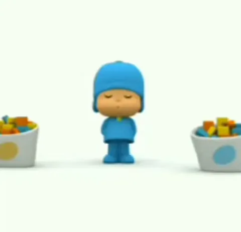 3D-персонаж Pocoyo в синем костюме стоит на белом фоне и двигается в такт музыке, периодически наклоняясь вперед.