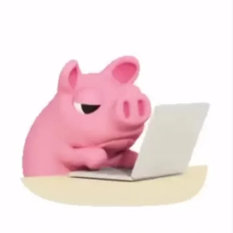 3D-анимация розовой свинки, которая устало работает за компьютером.