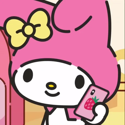 Анимация розового кролика Мелоди из Sanrio, которая держит телефон с чехлом-клубникой и удивлённо моргает.