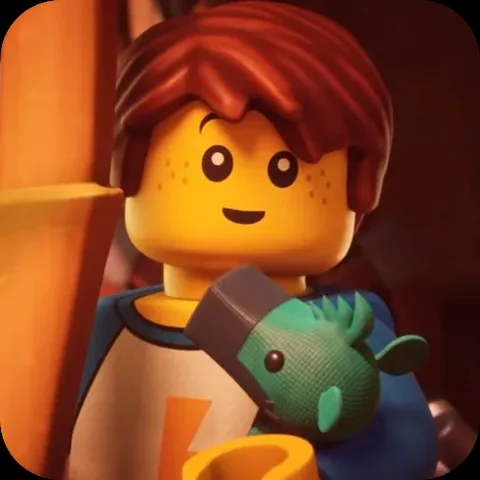 Анимация персонажа Джея из LEGO Ninjago, который держит плюшевую рыбу и улыбается.