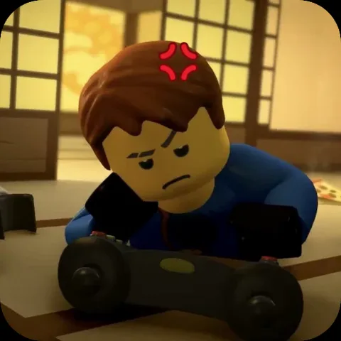 Анимация персонажа LEGO с коричневыми волосами и синей одеждой. Он держит игровой контроллер, его лицо выражает недовольство, а над головой мигает красный знак злости.