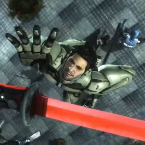Анимация из игры Metal Gear Rising: Revengeance, где персонаж Рейден в белом кибернетическом костюме совершает прыжок сверху вниз, нанося удар светящимся красным мечом по полицейскому, отчего происходит взрыв с кровью и золотыми искрами.