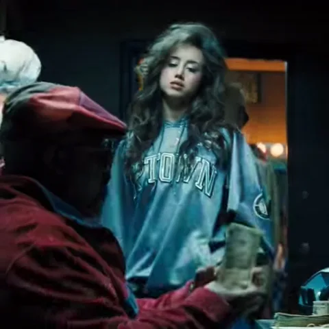 Анимация из сериала «Эйфория»: персонаж Rue Bennett получает деньги и уходит.
