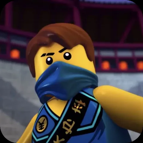 Анимация с персонажем Джеем из LEGO Ninjago, который сердито хмурится.