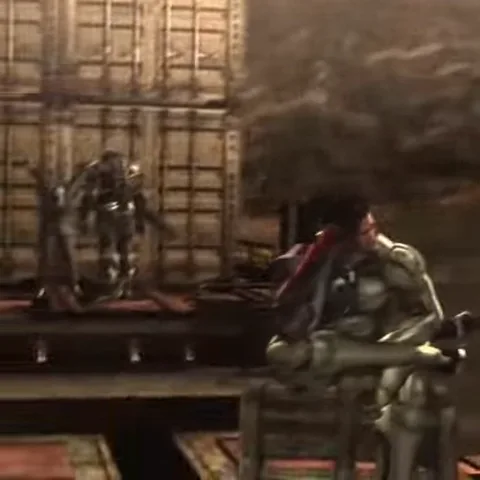 Анимация из игры Metal Gear Rising: Revengeance, где киборг Хьюго сидит в расслабленной позе на складе.