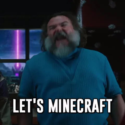Анимация из фильма Minecraft: бородатый персонаж (Джек Блэк) кричит призыв играть, а подростки реагируют растерянностью.