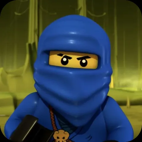 Анимация с LEGO-ниндзя в синей маске, который сердито нахмурился.