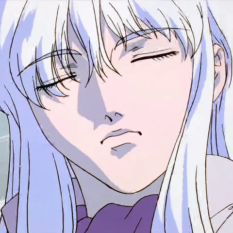 Персонаж Griffith из аниме Berserk с белыми волосами и голубыми глазами, слегка улыбающийся.