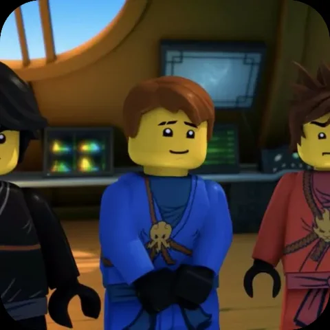 Анимация персонажа Джея из LEGO Ninjago в синем кимоно с перекрещенными руками и спокойной улыбкой.