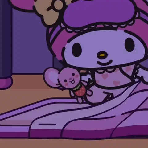 Анимация персонажа My Melody: сначала темно, она обнимает мышку-игрушку, потом становится светло, она зевает и потягивается в кровати.