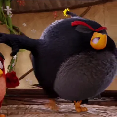 Анимация круглого чёрного существа в стиле Angry Birds, которое смешно танцует и машет руками-крыльями.