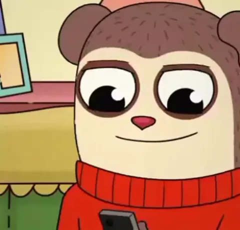 Коричневый медведь в красном свитере смотрит на смартфон и улыбается. Его глаза постепенно меняются с обычных на большие круглые с символом доллара внутри.