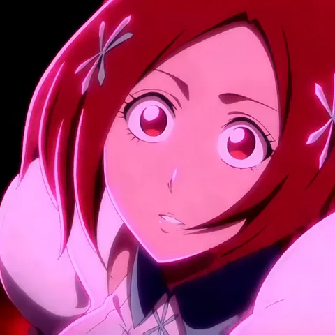 Аниме персонаж Orihime Inoue из Bleach с рыжими волосами и цветочными аксессуарами, выражение лица удивленное.