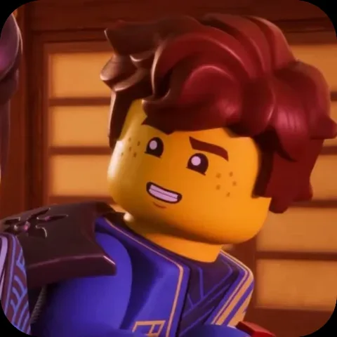 Анимация персонажа Джея из LEGO Ninjago: он одет в синюю броню, у него рыжие волосы, он улыбается и слегка наклоняет голову.