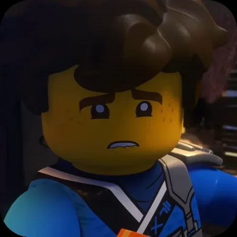 Анимация лица персонажа Джея из LEGO Ninjago с ошарашенным выражением лица.