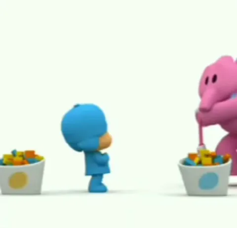 Анимация с синим персонажем Pocoyo и розовым слоном на самокате среди игрушек.