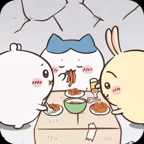 Анимация с тремя милыми существами, которые едят пасту за столом.
