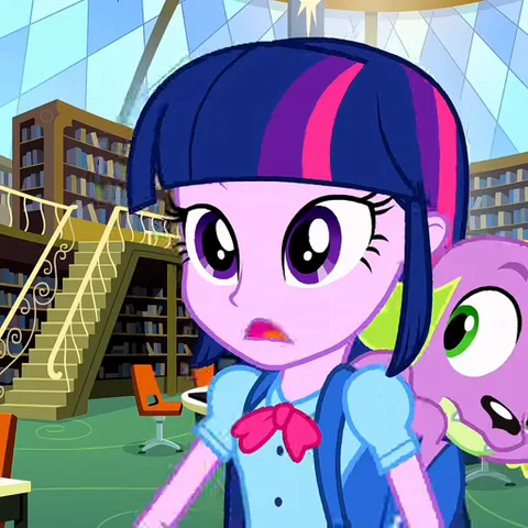 Анимация персонажа Твайлайт Спаркл из My Little Pony: Equestria Girls, которая выглядит потрясенной и держится за сердце.