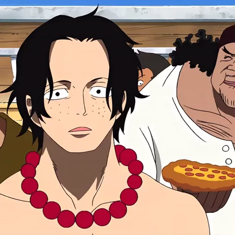 Анимация из аниме One Piece: персонаж Эйс в красных бусах сначала смотрит прямо, потом Марко с золотыми волосами подмигивает ему, заставляя Эйса смущённо улыбнуться.