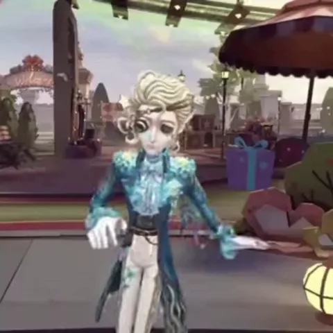 Анимированный персонаж в стиле игры Identity V танцует на площади.