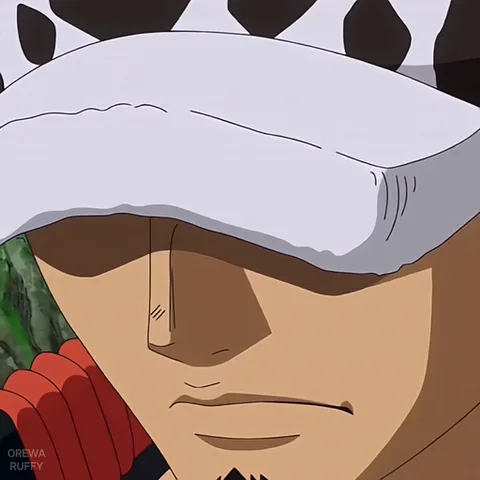 Анимация крупного плана лица персонажа из аниме One Piece, который поднимает глаза из-под тени шляпы.