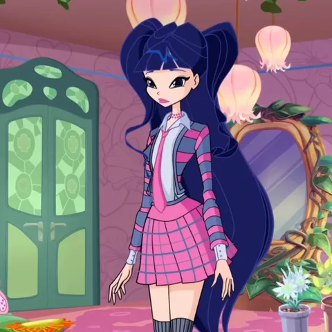 Муса из Winx Club в розовой клетчатой юбке и серо-розовом пиджаке, с длинными синими волосами, собранными в два хвоста.