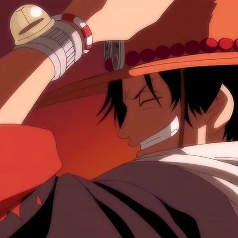 Портгас Ди Эйс из аниме One Piece поправляет свою оранжевую шляпу и улыбается, после чего стоит спиной к зрителю перед большим заходящим солнцем.
