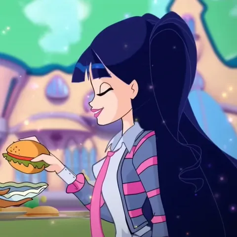 Персонаж Муса из Winx Club ест бургер и улыбается.