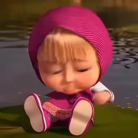 Анимация с 3D-моделью маленькой девочки в розовой одежде, которая сидит на траве и плачет.