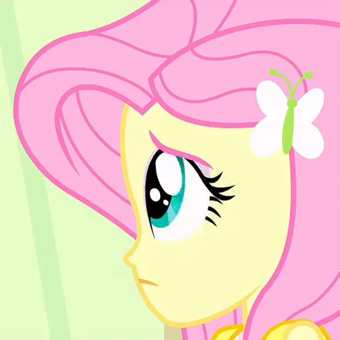 Анимация персонажа Флаттершай из My Little Pony: Equestria Girls с выражением грусти на лице.