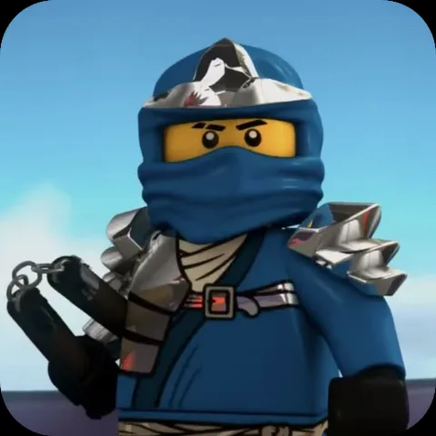 Анимация персонажа Джея из LEGO Ninjago в синей броне с шипами, который держит нунчаки и покачивается.
