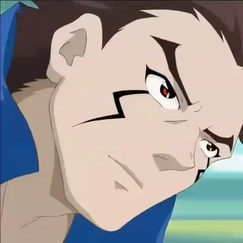 Персонаж из аниме с темными волосами и шрамом на лице бьет по белому футбольному мячу с красными полосами. Мяч летит в сетку ворот на фоне голубого неба.