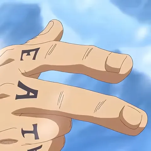 Анимация из аниме One Piece: крупный план руки персонажа с татуировками букв на пальцах, затем он отводит руку назад и делает жест, активируя силу. На заднем плане видны горы и снег.