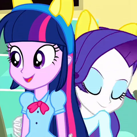 Анимация двух девушек в стиле My Little Pony: Equestria Girls, которые обнимаются и улыбаются.