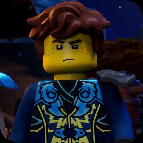 Анимация персонажа Джея из LEGO Ninjago в синей броне с выражением лица «недовольство» и лёгким движением головы.