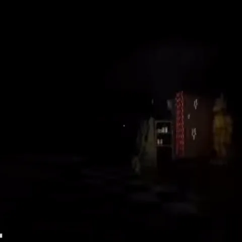 Анимированный жёлтый медведь-робот бежит из темноты и внезапно появляется крупным планом.
