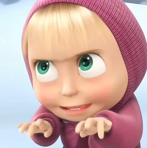 3D-анимация девочки Маши с зелеными глазами в розовом платке. Она смотрит исподлобья и шевелит пальцами рук, имитируя когти.